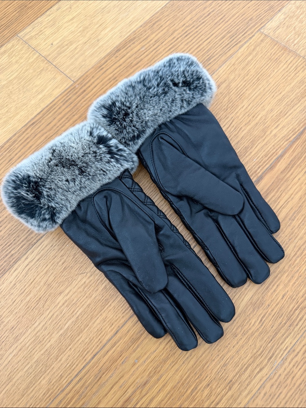 UGG Rabbit Fur Gloves - Picture 3 of 7
